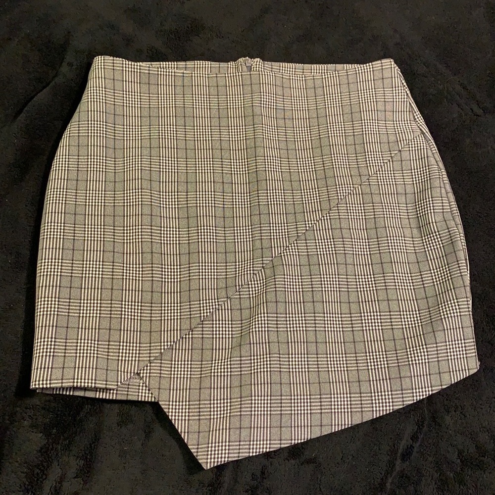 Black and white plaid skirt